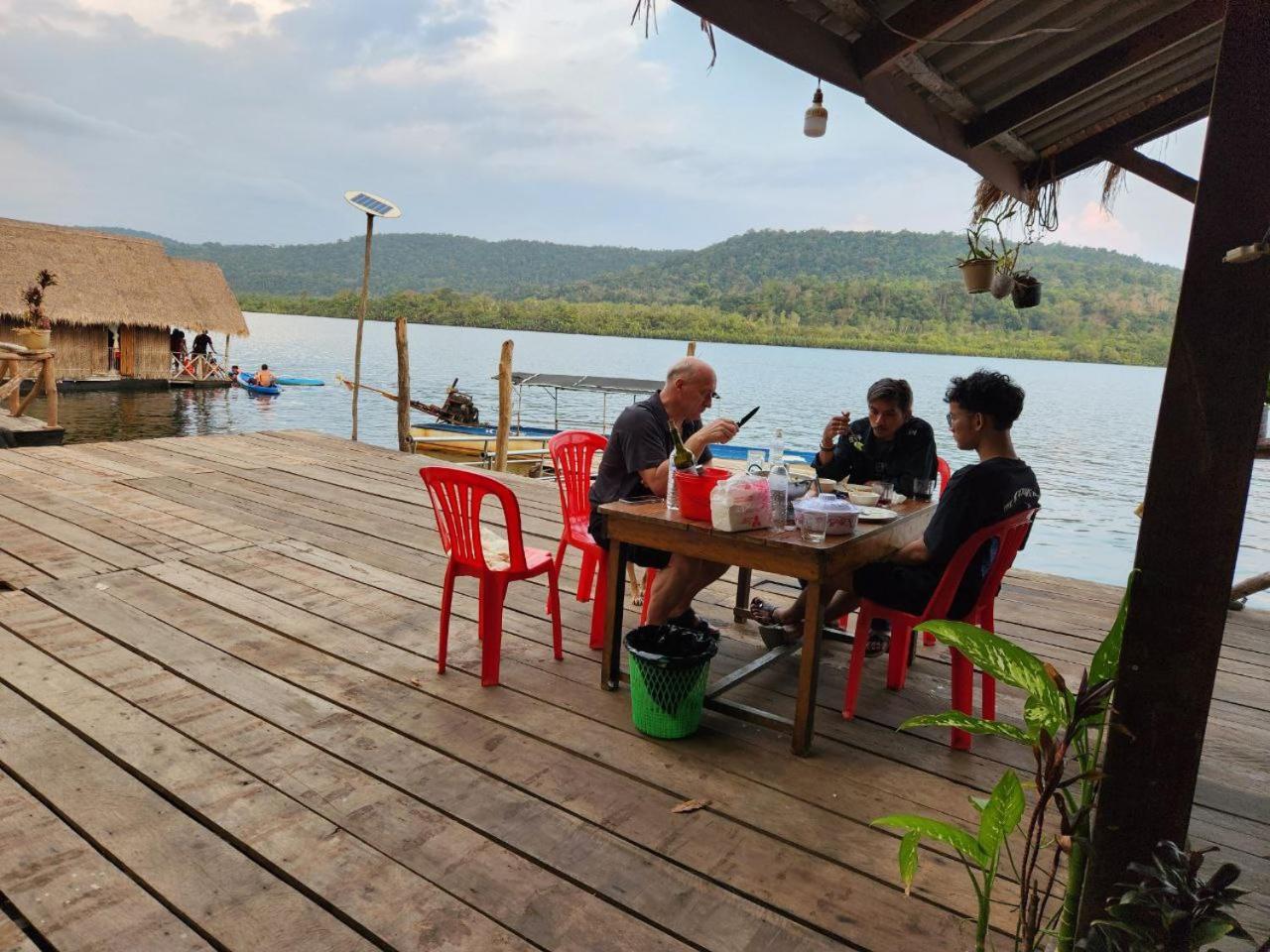 The Floating House Villa Krŏng Kaôh Kŏng Eksteriør bilde